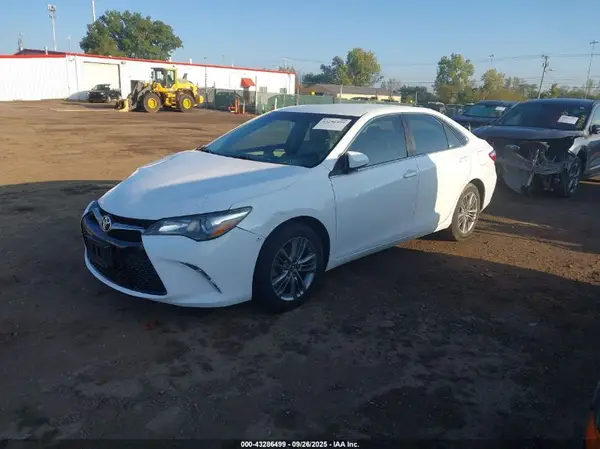 4T1BF1FK1GU507333 2016 TOYOTA CAMRY - Image 2