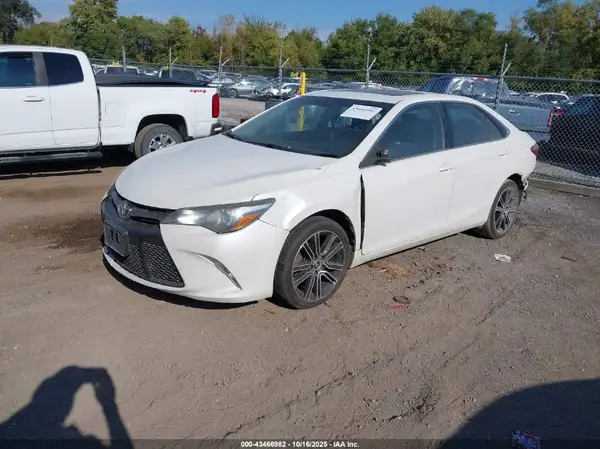 4T1BF1FK1GU507624 2016 TOYOTA CAMRY - Image 2