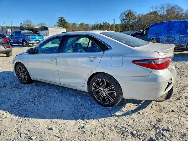 4T1BF1FK1GU507722 2016 TOYOTA CAMRY - Image 2