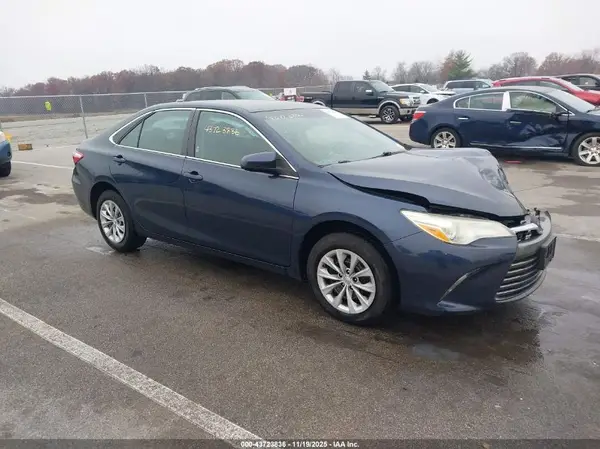 4T1BF1FK1GU508059 2016 TOYOTA CAMRY - Image 1