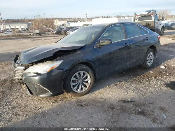 4T1BF1FK1GU509261 2016 TOYOTA CAMRY - Image 2