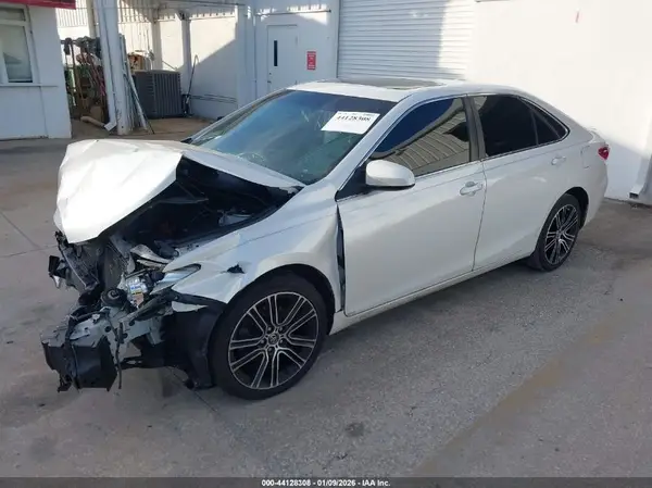 4T1BF1FK1GU514153 2016 TOYOTA CAMRY - Image 2