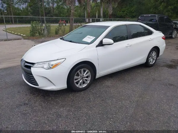 4T1BF1FK1GU514184 2016 TOYOTA CAMRY - Image 2