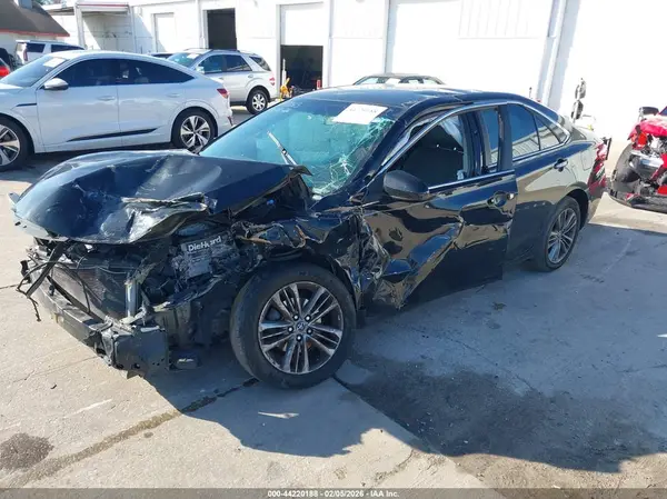 4T1BF1FK1GU514623 2016 TOYOTA CAMRY - Image 2