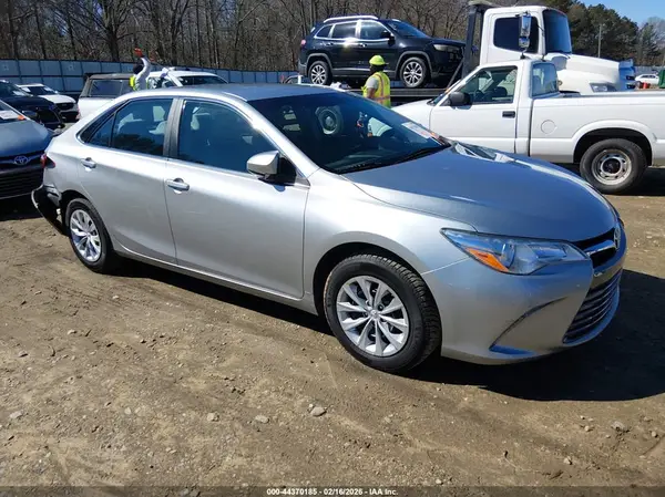 4T1BF1FK1GU517263 2016 TOYOTA CAMRY - Image 1