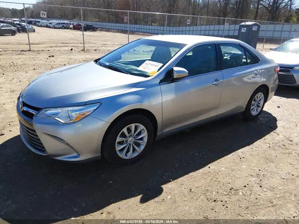 4T1BF1FK1GU517263 2016 TOYOTA CAMRY - Image 2
