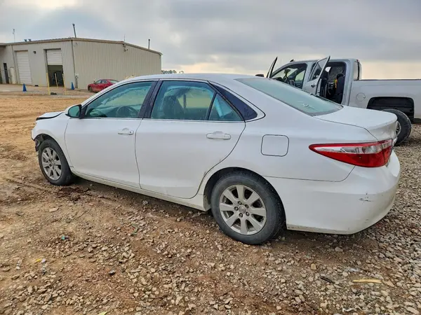 4T1BF1FK1GU518624 2016 TOYOTA CAMRY - Image 2