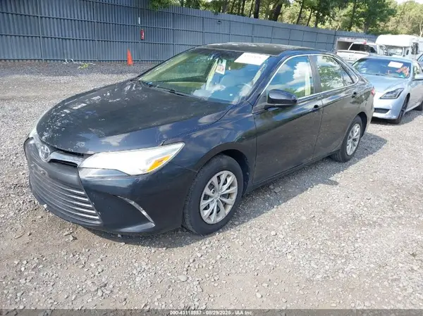4T1BF1FK1GU518879 2016 TOYOTA CAMRY - Image 2
