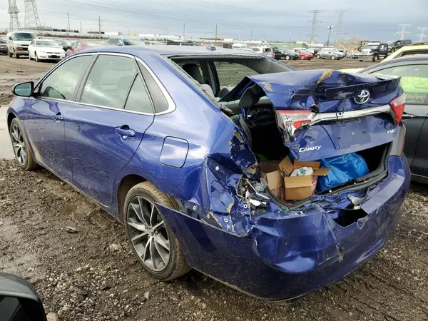 4T1BF1FK1GU519823 2016 TOYOTA CAMRY - Image 2