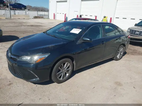 4T1BF1FK1GU525718 2016 TOYOTA CAMRY - Image 2