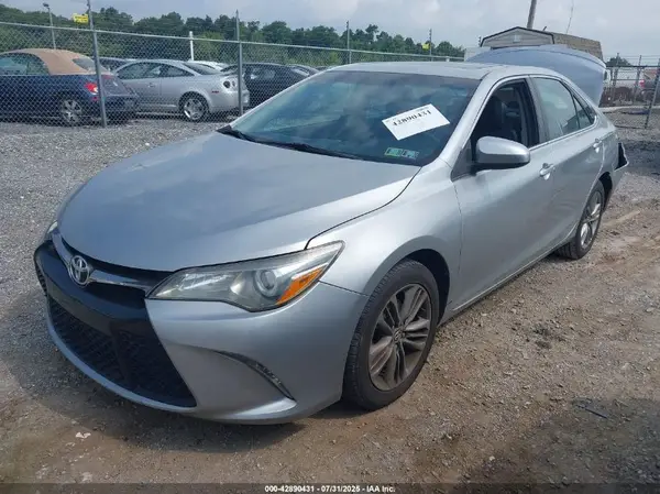 4T1BF1FK1GU526822 2016 TOYOTA CAMRY - Image 2