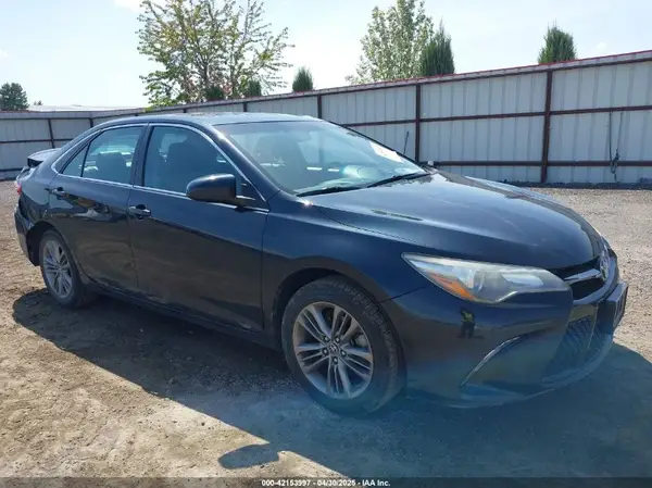 4T1BF1FK1GU530305 2016 TOYOTA CAMRY - Image 1