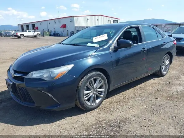 4T1BF1FK1GU530305 2016 TOYOTA CAMRY - Image 2