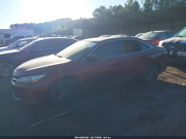 4T1BF1FK1GU530465 2016 TOYOTA CAMRY - Image 2
