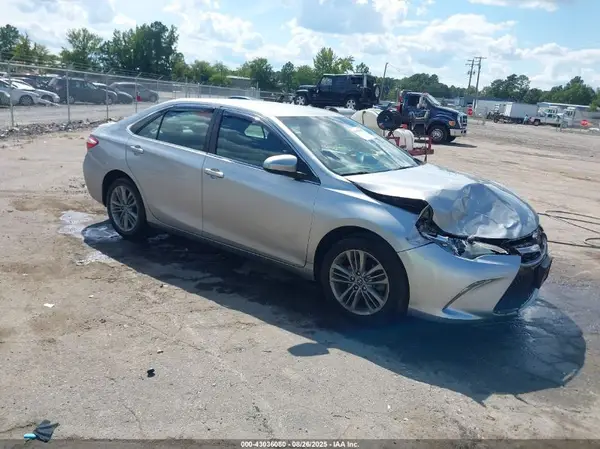 4T1BF1FK1GU531986 2016 TOYOTA CAMRY - Image 1