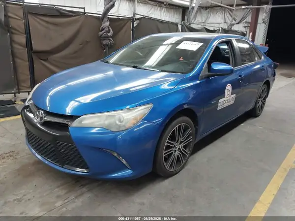 4T1BF1FK1GU534659 2016 TOYOTA CAMRY - Image 2