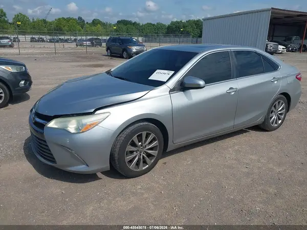 4T1BF1FK1GU536041 2016 TOYOTA CAMRY - Image 2