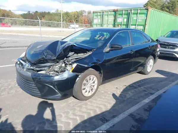 4T1BF1FK1GU536475 2016 TOYOTA CAMRY - Image 2