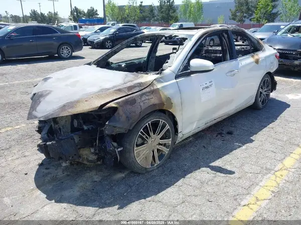 4T1BF1FK1GU541773 2016 TOYOTA CAMRY - Image 2