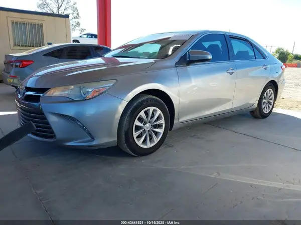 4T1BF1FK1GU542132 2016 TOYOTA CAMRY - Image 2