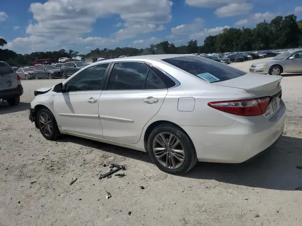 4T1BF1FK1GU550621 2016 TOYOTA CAMRY - Image 2