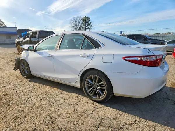 4T1BF1FK1GU552689 2016 TOYOTA CAMRY - Image 2