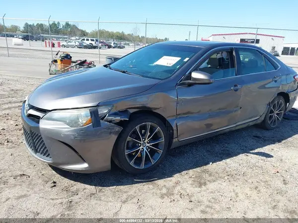 4T1BF1FK1GU555785 2016 TOYOTA CAMRY - Image 2