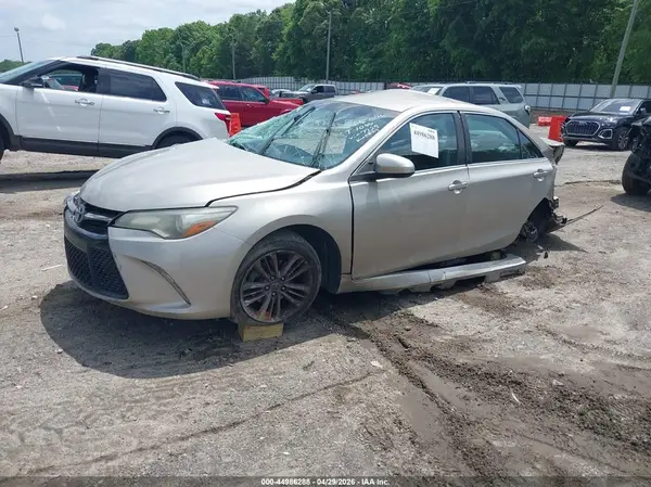 4T1BF1FK1GU557729 2016 TOYOTA CAMRY - Image 2