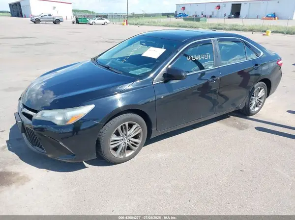 4T1BF1FK1GU558900 2016 TOYOTA CAMRY - Image 2