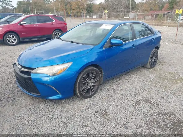 4T1BF1FK1GU559951 2016 TOYOTA CAMRY - Image 2