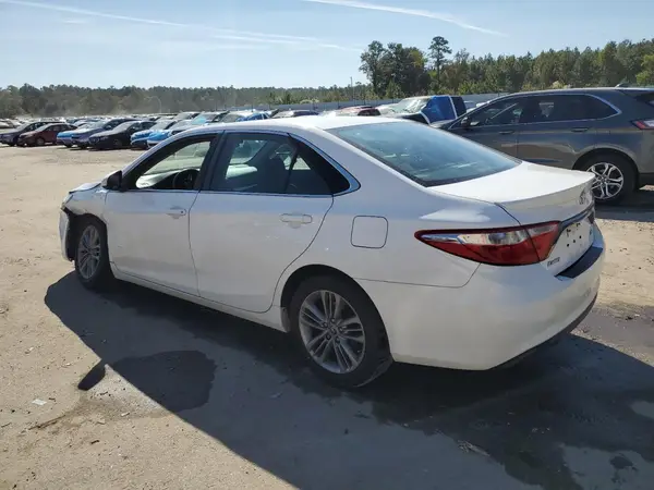 4T1BF1FK1GU563109 2016 TOYOTA CAMRY - Image 2