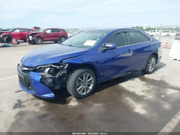 4T1BF1FK1GU563823 2016 TOYOTA CAMRY - Image 2