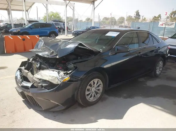 4T1BF1FK1GU565099 2016 TOYOTA CAMRY - Image 2