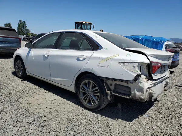 4T1BF1FK1GU567502 2016 TOYOTA CAMRY - Image 2