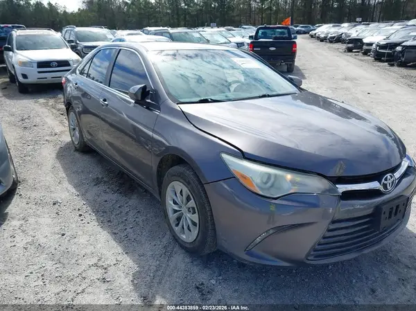 4T1BF1FK1GU567824 2016 TOYOTA CAMRY - Image 1