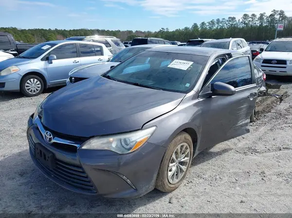 4T1BF1FK1GU567824 2016 TOYOTA CAMRY - Image 2
