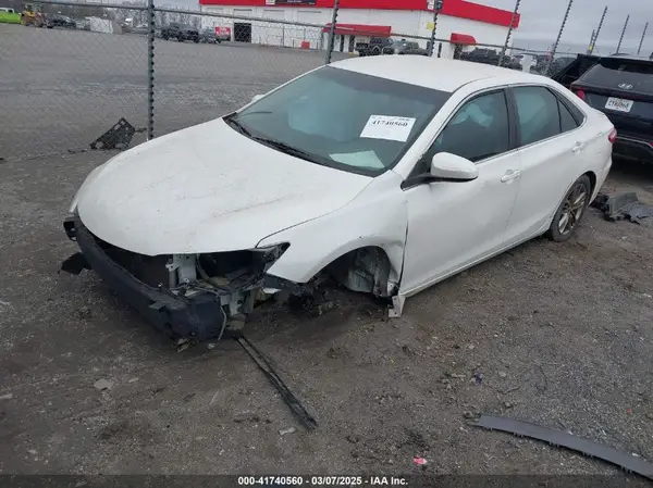 4T1BF1FK1GU568570 2016 TOYOTA CAMRY - Image 2