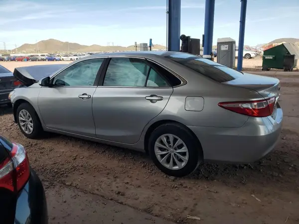 4T1BF1FK1GU569640 2016 TOYOTA CAMRY - Image 2