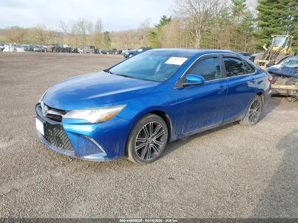 4T1BF1FK1GU570349 2016 TOYOTA CAMRY - Image 2