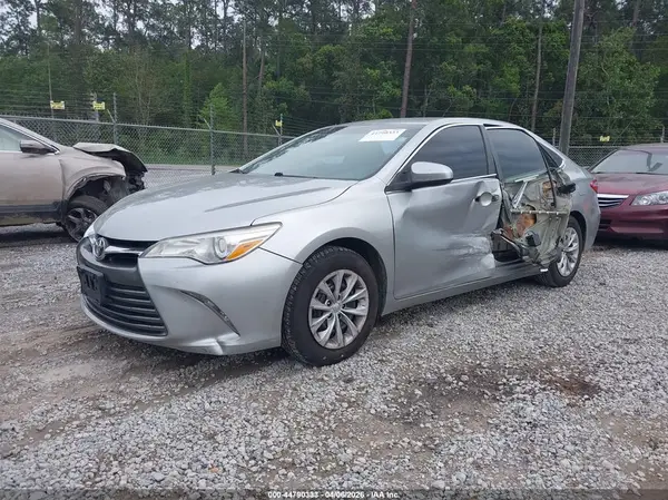 4T1BF1FK1GU571114 2016 TOYOTA CAMRY - Image 2