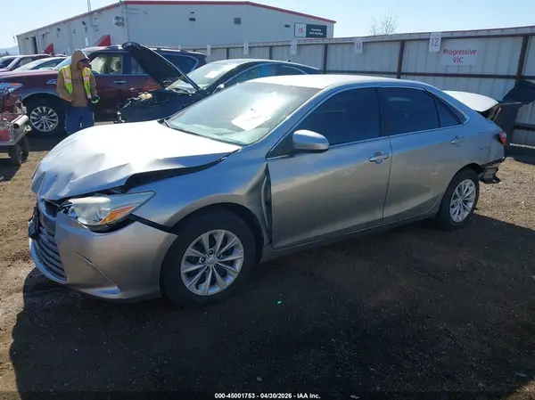 4T1BF1FK1GU572327 2016 TOYOTA CAMRY - Image 2