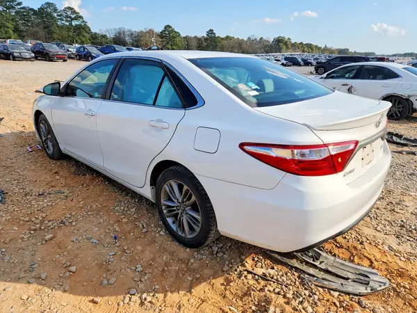4T1BF1FK1GU572795 2016 TOYOTA CAMRY - Image 2