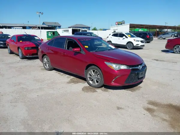 4T1BF1FK1GU577141 2016 TOYOTA CAMRY - Image 1