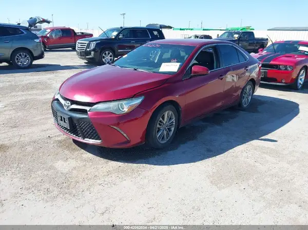 4T1BF1FK1GU577141 2016 TOYOTA CAMRY - Image 2