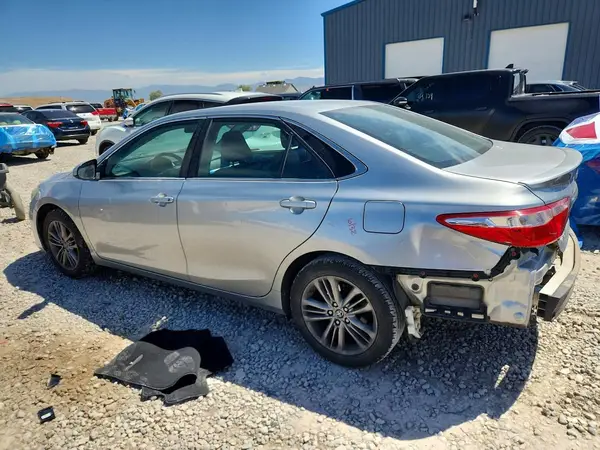 4T1BF1FK1GU578886 2016 TOYOTA CAMRY - Image 2
