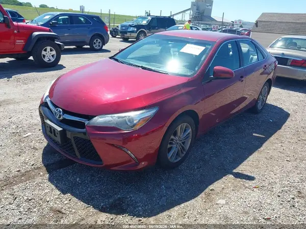 4T1BF1FK1GU579326 2016 TOYOTA CAMRY - Image 2