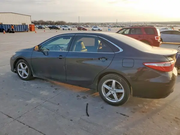 4T1BF1FK1GU579889 2016 TOYOTA CAMRY - Image 2