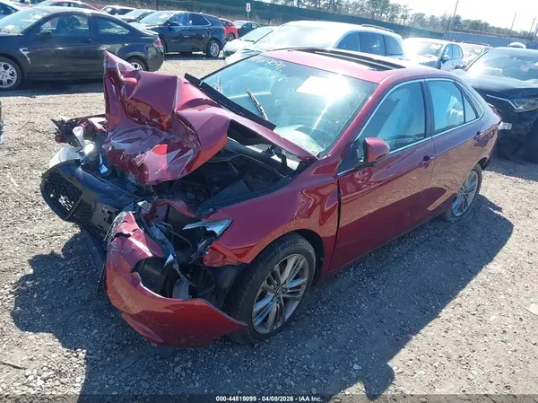 4T1BF1FK1GU581075 2016 TOYOTA CAMRY - Image 2