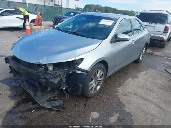 4T1BF1FK1GU581593 2016 TOYOTA CAMRY - Image 2