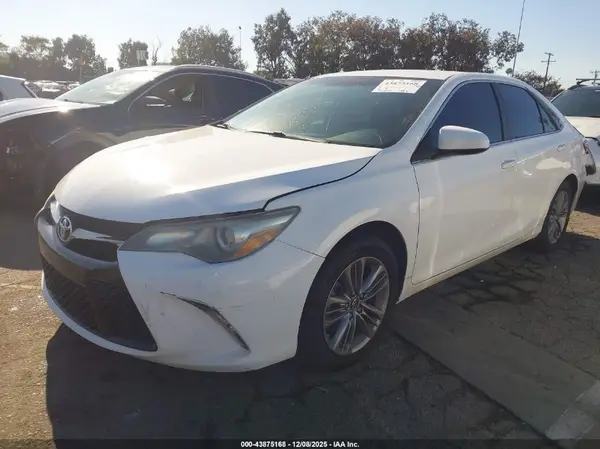 4T1BF1FK1GU584056 2016 TOYOTA CAMRY - Image 2